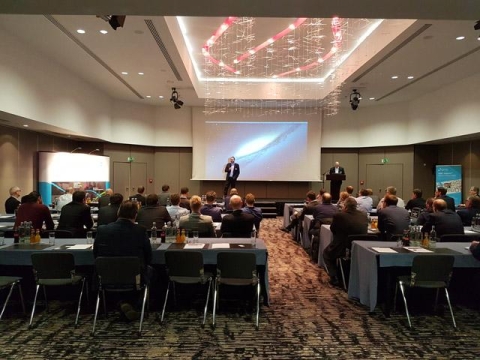 Konferenzraum mit Menschen