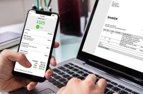 E-Rechnung auf Handy und Laptop